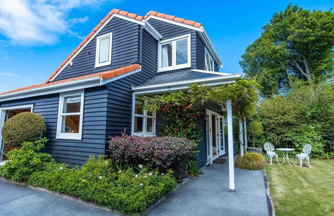 Black Cottage - Beautiful Central Cottage For Two