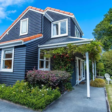 Black Cottage - Beautiful Central Cottage For Two